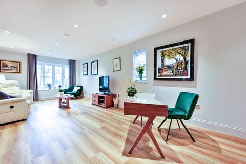 13 Flexlands Place, Chobham, Woking, GU24 8BG