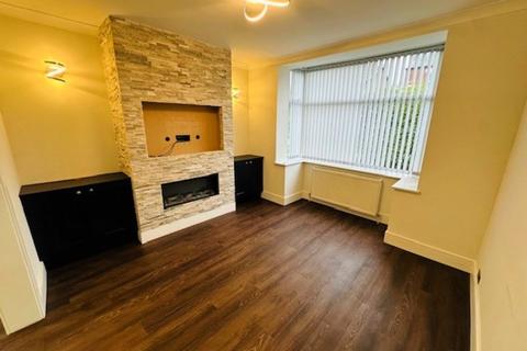 3 bedroom detached house to rent, Church Road, Smithills, Bolton