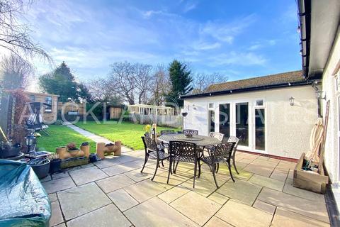 4 bedroom detached bungalow for sale, Elmroyd Avenue, Potters Bar EN6