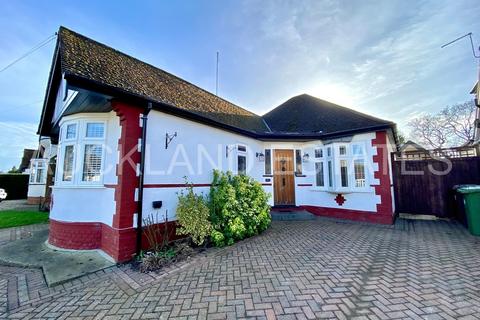 4 bedroom detached bungalow for sale, Elmroyd Avenue, Potters Bar EN6