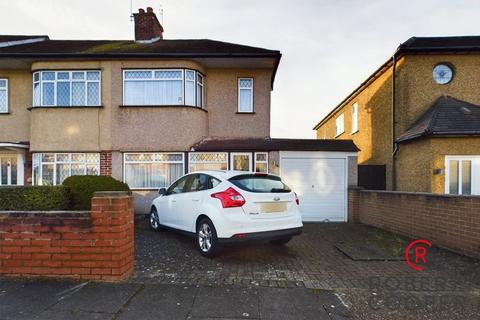 2 bedroom end of terrace house for sale, Shaldon Drive, Ruislip, HA4