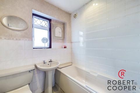 2 bedroom end of terrace house for sale, Shaldon Drive, Ruislip, HA4