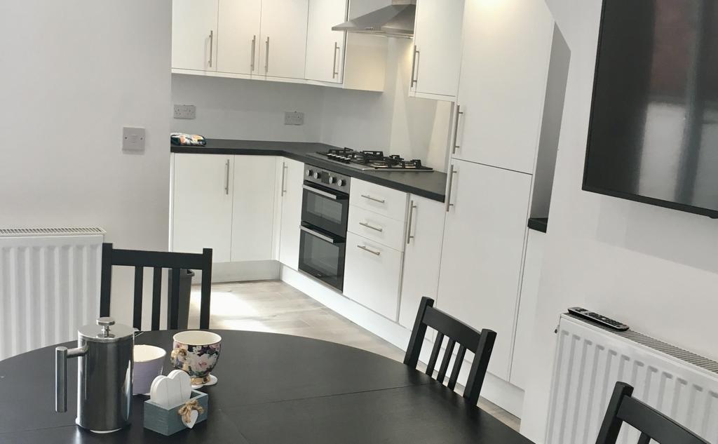 Table to kitchen 2