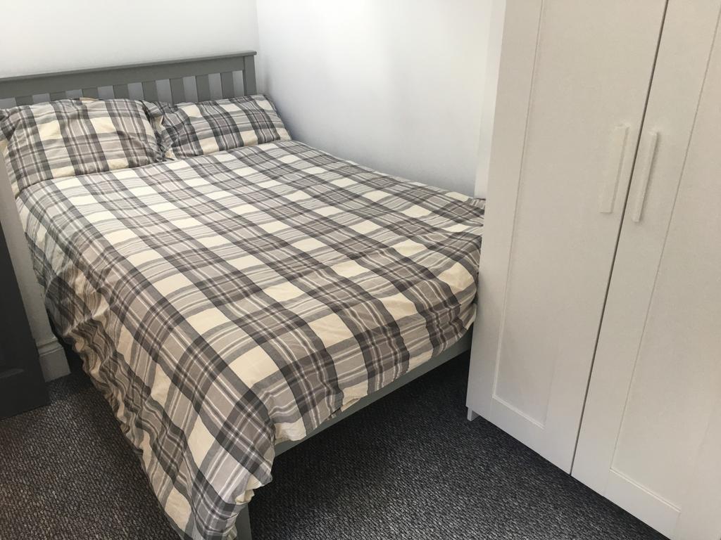 Downstairs back bed