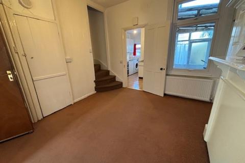 2 bedroom apartment to rent, Langham Road, London N15