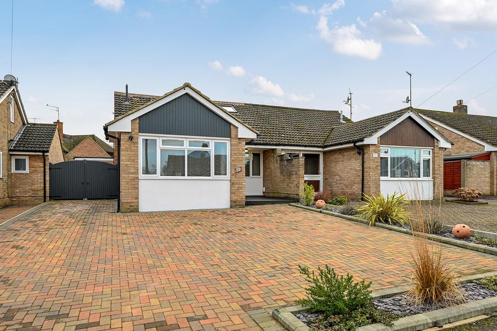 Rosemary Gardens, Camberley GU17 3 bed semi-detached house - £550,000