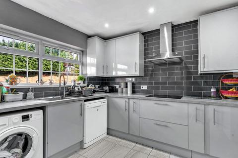 undefined, Park Avenue, Staines-upon-Thames