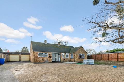 3 bedroom detached bungalow for sale, Park Avenue, Staines-upon-Thames