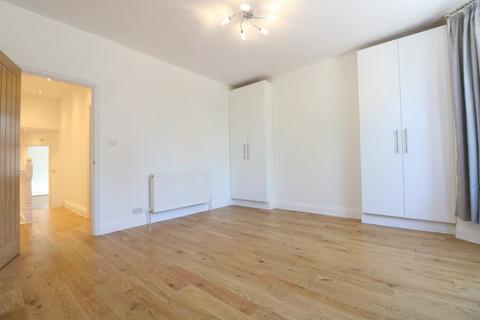 3 bedroom terraced house to rent, Charlton Road, London NW10