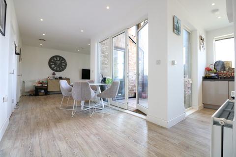 3 bedroom maisonette to rent, Orchid Mews, London NW10