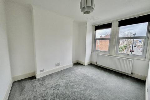 3 bedroom flat to rent, Drayton Road, London NW10