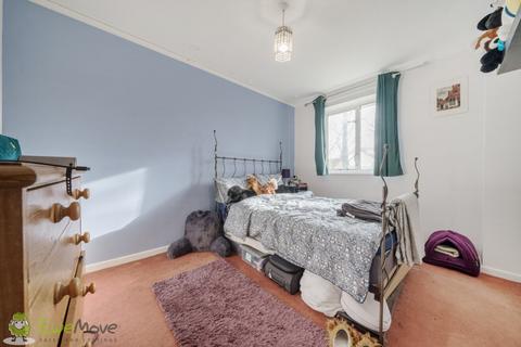 60 Brookside Walk, Tadley, RG26 3RW