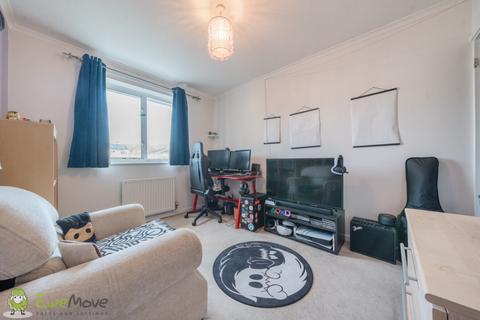 60 Brookside Walk, Tadley, RG26 3RW