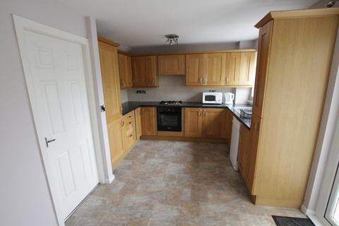 3 bedroom semi-detached house to rent, Clarence Street, Cleckheaton