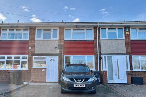 3 bedroom terraced house for sale, Great Cullings, Romford