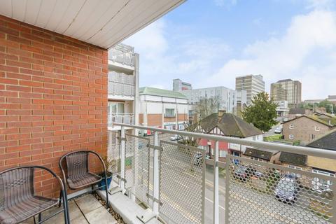 1 bedroom flat to rent, West Street, Sutton, SM1