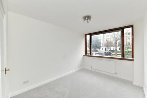 3 bedroom flat for sale, The Quadrangle, Southwick Street, London