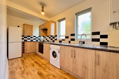 3 bedroom apartment to rent, Bickerton Road, London N19