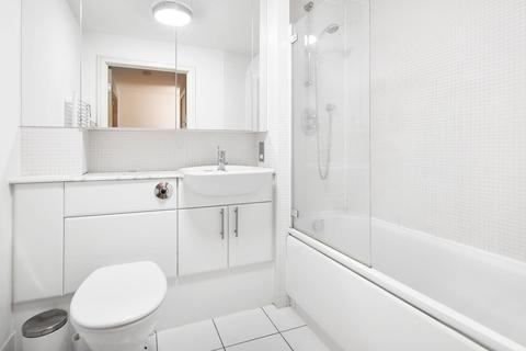 1 bedroom flat to rent, Gainsborough House, Cassilis Road