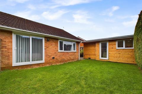 2 bedroom bungalow for sale, Stanwick Crescent, Cheltenham, Gloucestershire, GL51