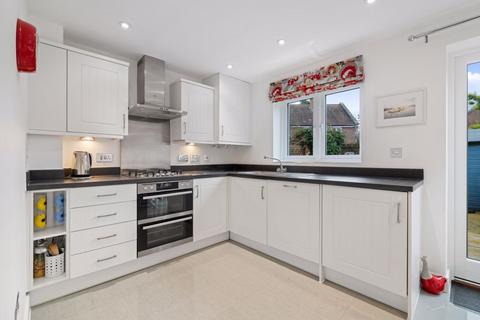 2 bedroom end of terrace house for sale, Old Common Close, Chichester