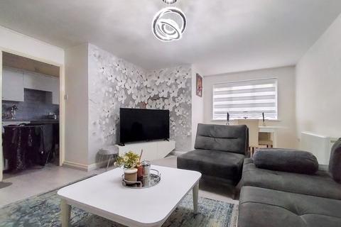 2 bedroom flat for sale, Manton Road, Enfield Island Village, EN3