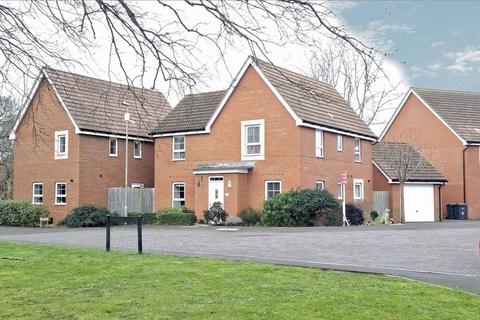 4 bedroom detached house for sale, Ariel Close, Lee-On-The-Solent, PO13