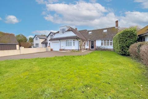 4 bedroom detached house for sale, Luton Road, Chalton