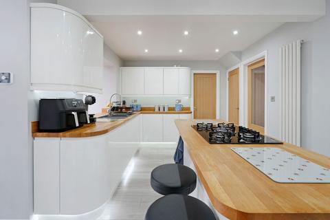 54 Dovedale Road, Rotherham, S65 3AR