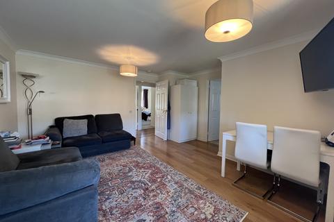 2 bedroom flat to rent, Priestley Court