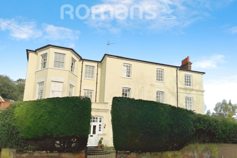 2 bedroom apartment to rent, Rectory Road