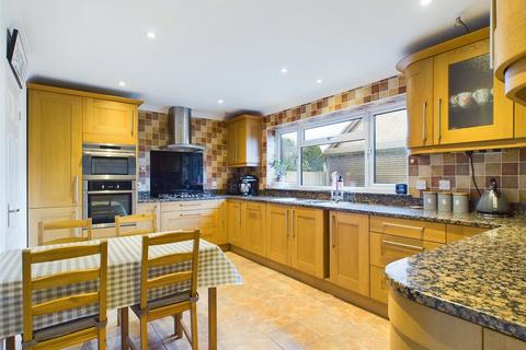 4 bedroom detached house for sale, Fairlawn Road, Tadley, Hampshire, RG26