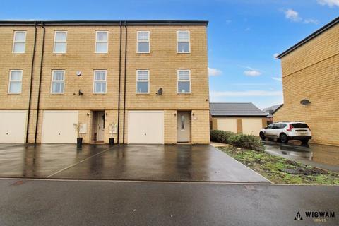 4 bedroom terraced house for sale, Amy Johnson Way, Kingswood, HU7