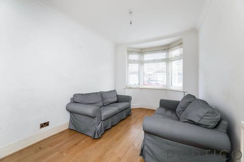 2 bedroom terraced house to rent, Glenavon Road, E15