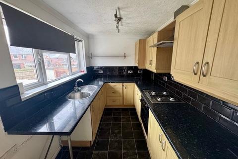 2 bedroom maisonette to rent, Lingfield Gardens, Townhill Park, Southampton SO18