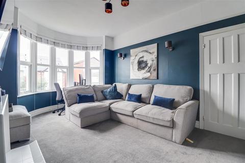 2 bedroom flat for sale, Chalkwell Park Drive, Leigh-On-Sea SS9