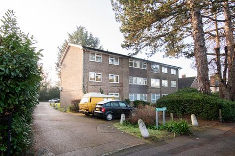 2 bedroom flat to rent, Doods Road, Reigate, RH2