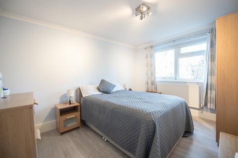 2 bedroom flat to rent, Doods Road, Reigate, RH2