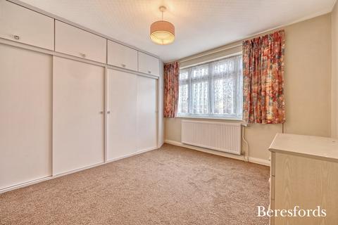 3 bedroom end of terrace house for sale, Severn Drive, Upminster, RM14