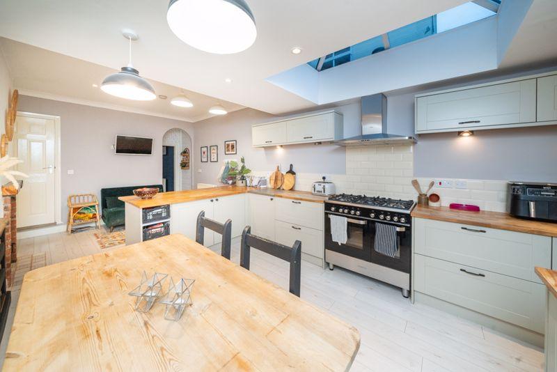 Kitchen/dining/sitting