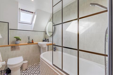 32 Cutsdean Close, Bishops Cleeve, Cheltenham, GL52 8UN