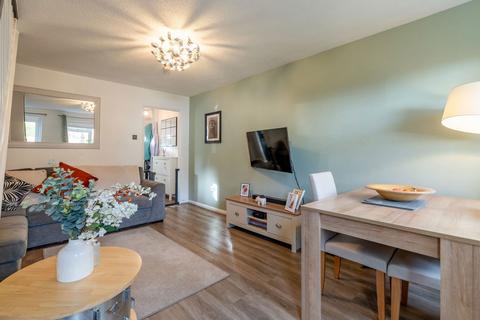 32 Cutsdean Close, Bishops Cleeve, Cheltenham, GL52 8UN