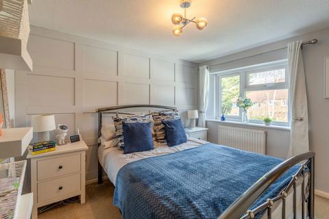 32 Cutsdean Close, Bishops Cleeve, Cheltenham, GL52 8UN