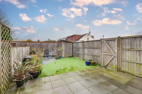 2 bedroom maisonette for sale, London Road, Leigh-On-Sea SS9