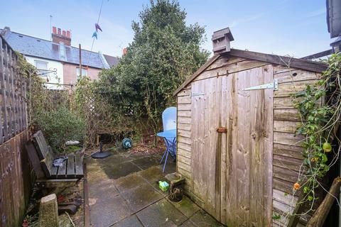 5 Beaconsfield Place, Epsom, KT17 4BD