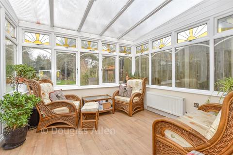 3 bedroom chalet for sale, Bruce Grove, Wickford, Essex