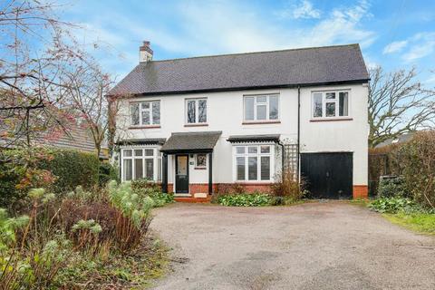 4 bedroom detached house for sale, Farleigh Road, Warlingham, Surrey, CR6 9EF