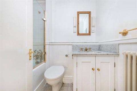 undefined, Shorts Gardens, Covent Garden, London, WC2H