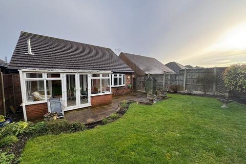 2 bedroom detached bungalow for sale, Claydon Close, Luton, BED, LU3 2EB