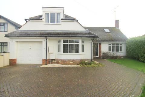 3 bedroom bungalow for sale, Luton Road, Charlton, LU4 9UJ